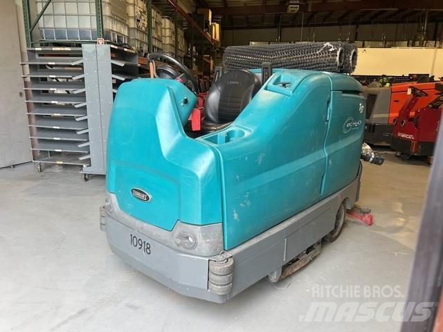 Tennant T17 床洗浄機（スクラバー）
