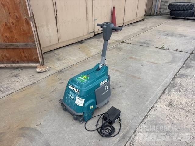 Tennant T1B 床洗浄機（スクラバー）