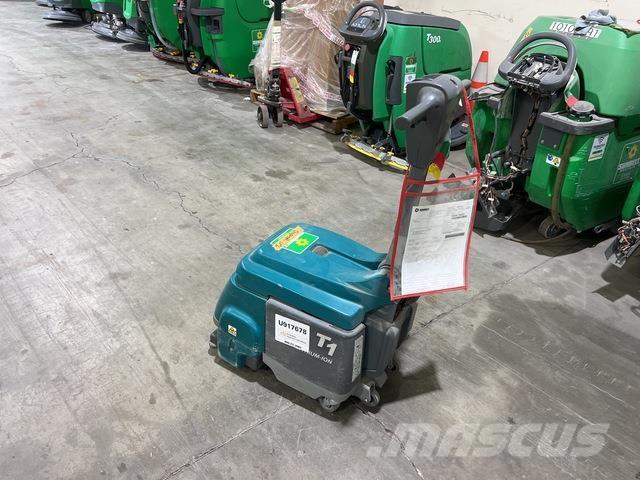 Tennant T1B 床洗浄機（スクラバー）