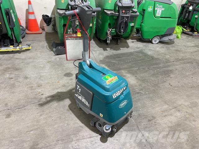 Tennant T1B 床洗浄機（スクラバー）