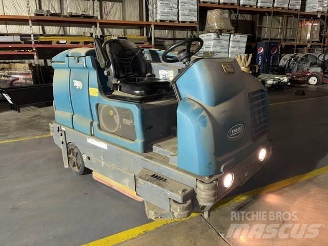 Tennant T20 床洗浄機（スクラバー）