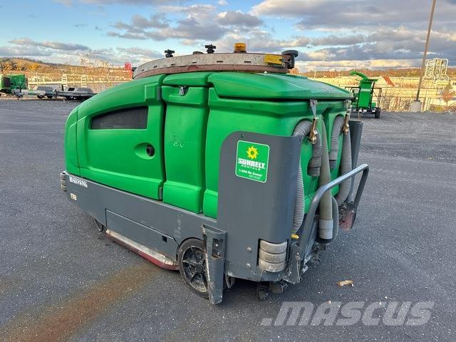 Tennant T20 床洗浄機（スクラバー）