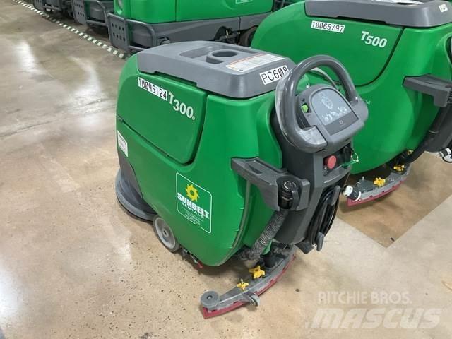 Tennant T300 床洗浄機（スクラバー）