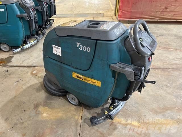 Tennant T300 床洗浄機（スクラバー）