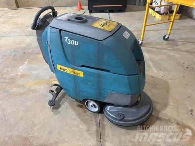 Tennant T300 床洗浄機（スクラバー）