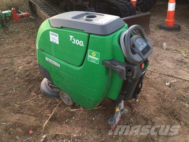 Tennant T300 床洗浄機（スクラバー）
