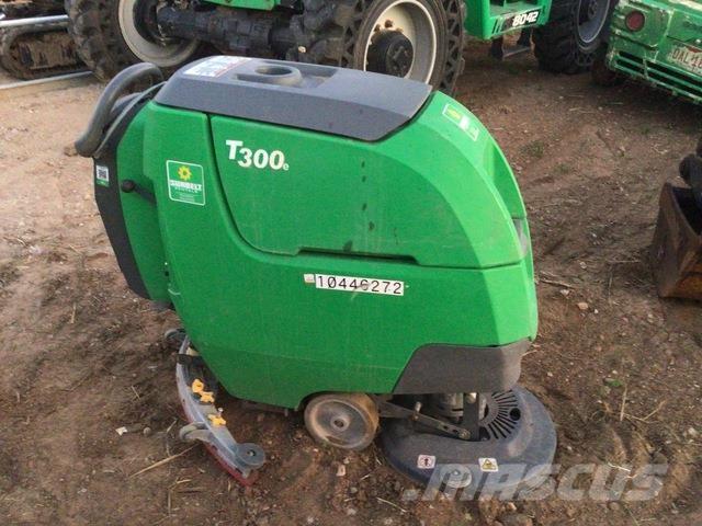 Tennant T300 床洗浄機（スクラバー）