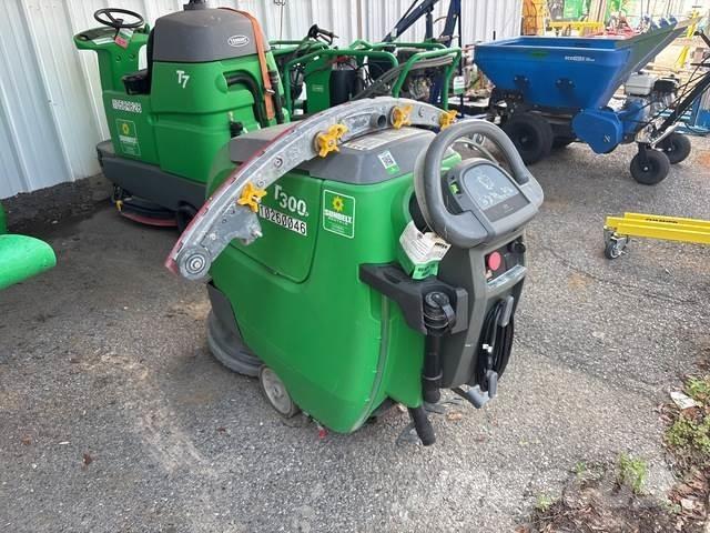 Tennant T300E 床洗浄機（スクラバー）