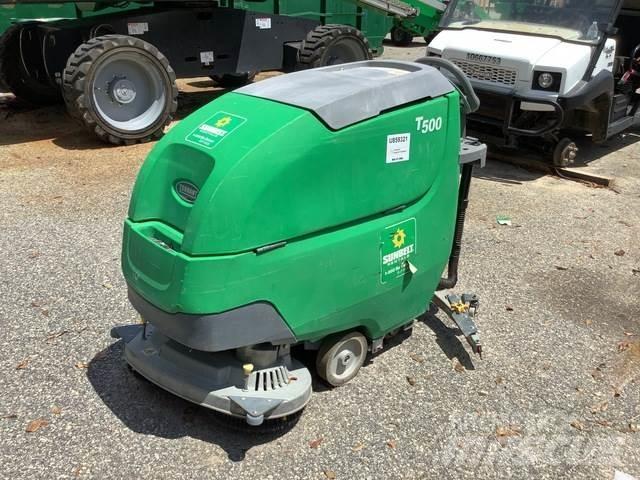 Tennant T500 床洗浄機（スクラバー）