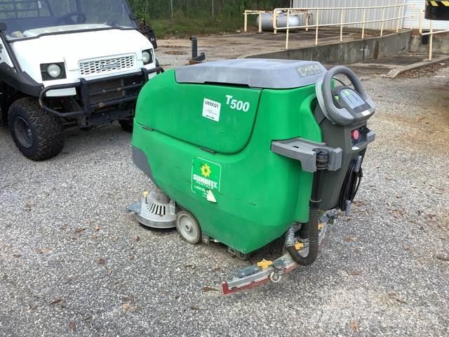 Tennant T500 床洗浄機（スクラバー）