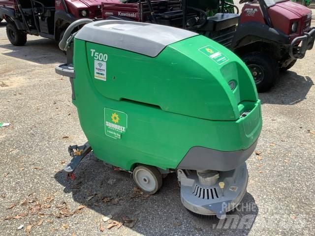 Tennant T500 床洗浄機（スクラバー）