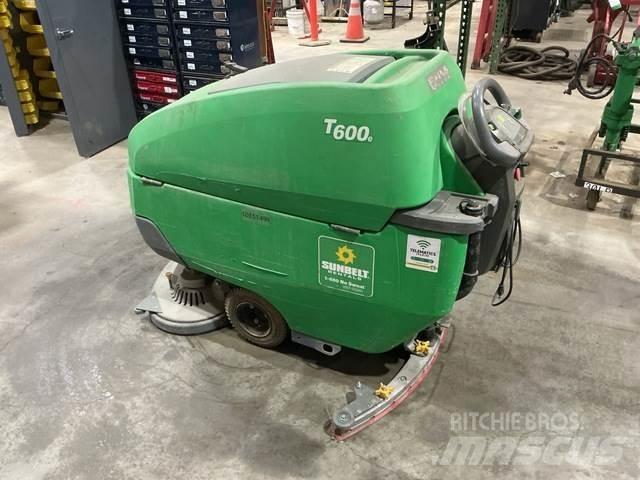 Tennant T600E 床洗浄機（スクラバー）