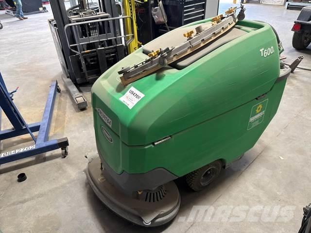 Tennant T600E 床洗浄機（スクラバー）