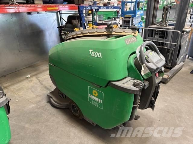 Tennant T600E 床洗浄機（スクラバー）