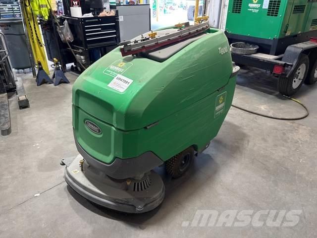 Tennant T600E 床洗浄機（スクラバー）