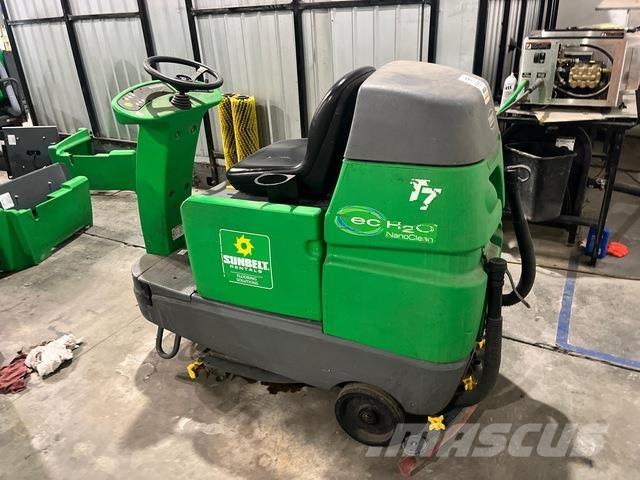 Tennant T7E 床洗浄機（スクラバー）
