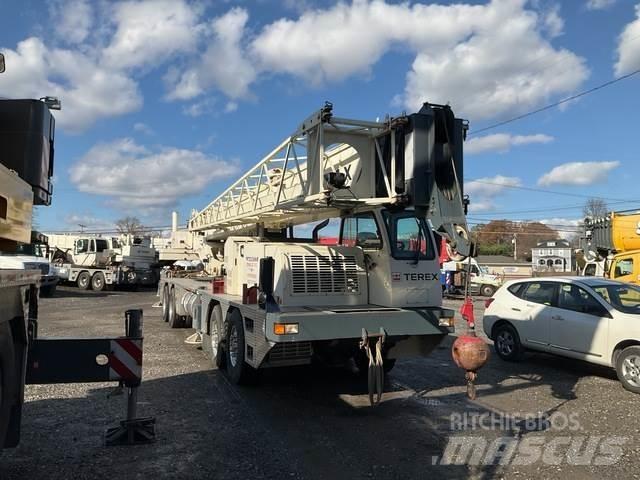 Terex T560-1 クローラクレーン