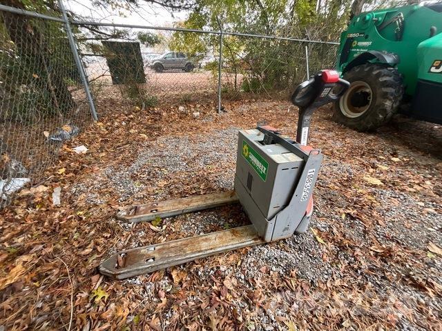 Toyota 8HBW23 ハンドパレットトラック