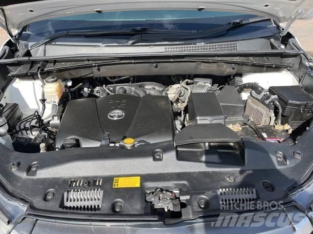 Toyota Kluger 自動車