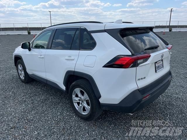 Toyota RAV4 自動車