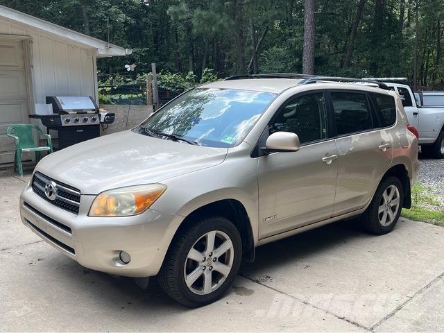 Toyota RAV4 自動車