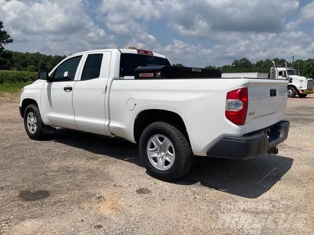 Toyota Tundra その他