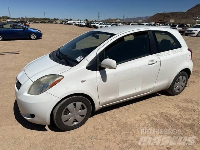 Toyota Yaris 自動車