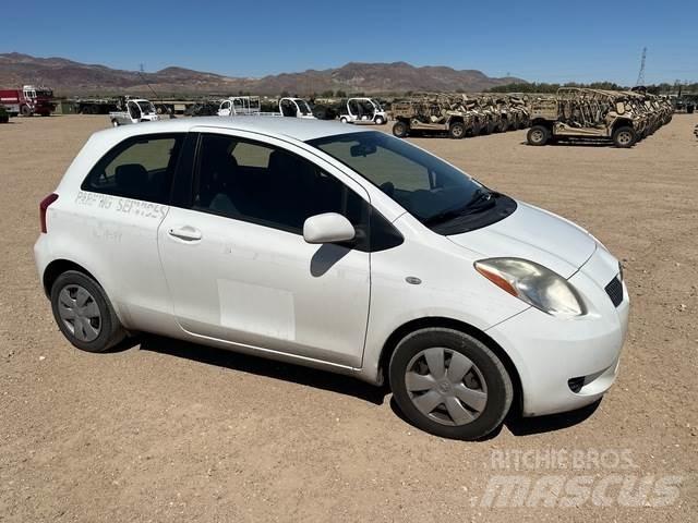 Toyota Yaris 自動車