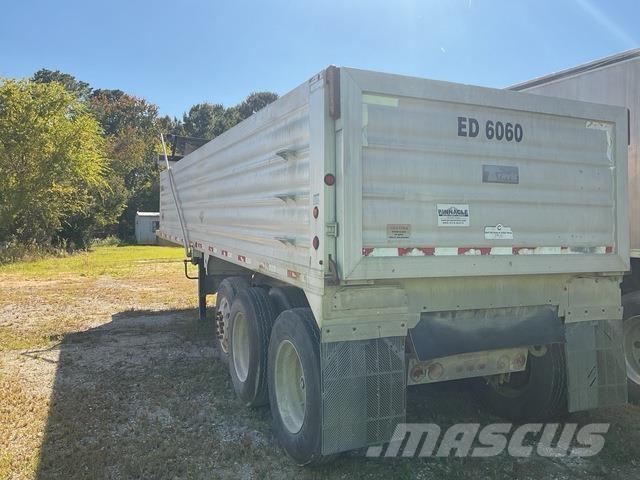 Travis  ダンプトレーラー