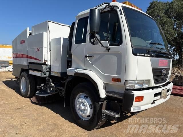 UD 3300 街路清掃車