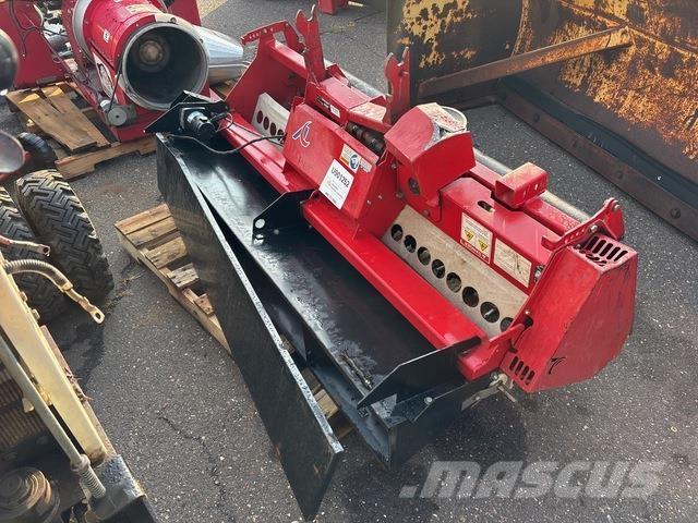 Ventrac EA600 エアレーション・サッチング機