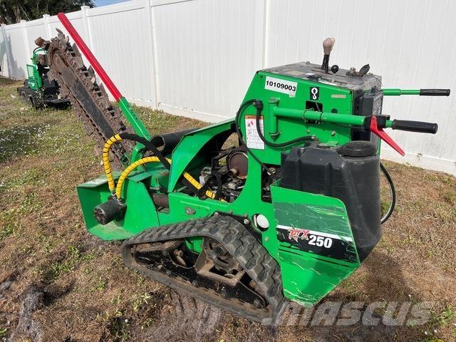 Vermeer RTX250 トレンチャー