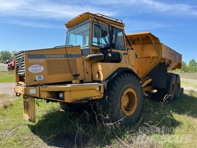 Volvo A25C 6x6 アーティキュレート式ダンプトラック