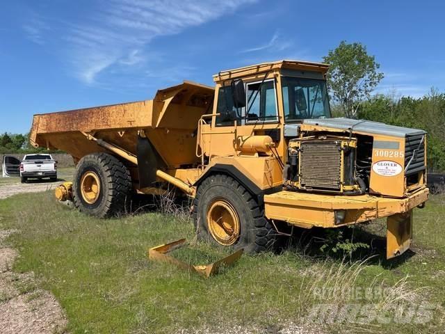 Volvo A25C 6x6 アーティキュレート式ダンプトラック