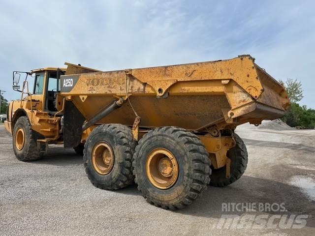 Volvo A25D アーティキュレート式ダンプトラック