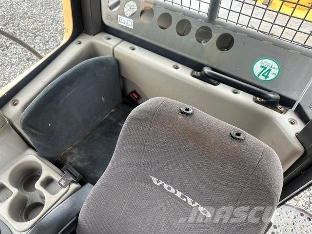 Volvo A25F アーティキュレート式ダンプトラック