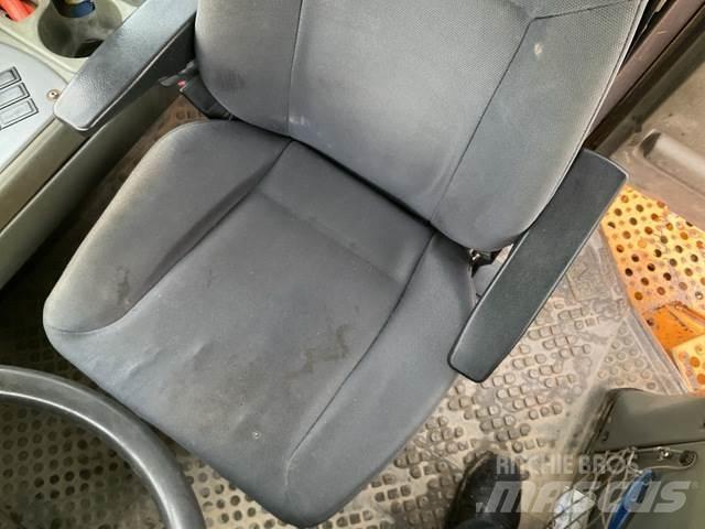 Volvo A30D アーティキュレート式ダンプトラック