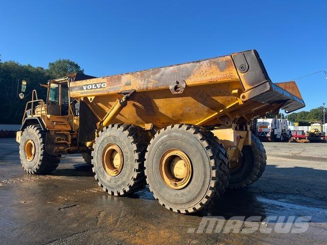 Volvo A40 アーティキュレート式ダンプトラック