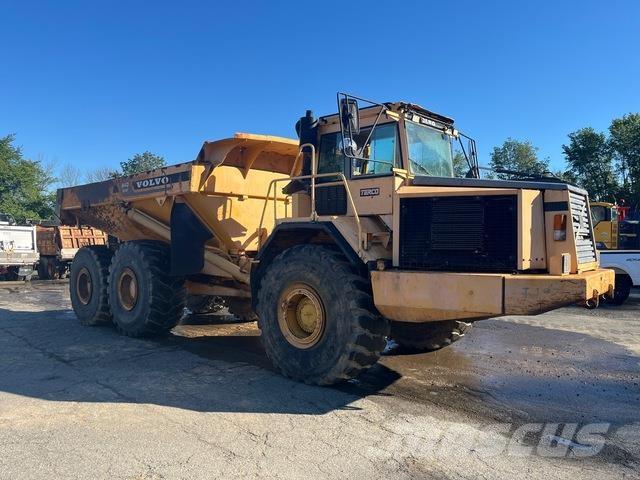 Volvo A40 アーティキュレート式ダンプトラック