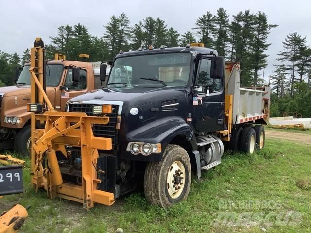 Volvo BM VHD スノーブレードとプラウ