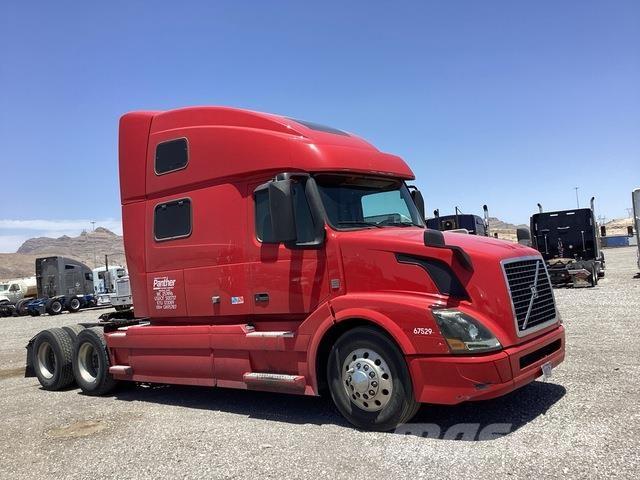 Volvo D13 中古トラクターヘッド | トレーラーヘッド