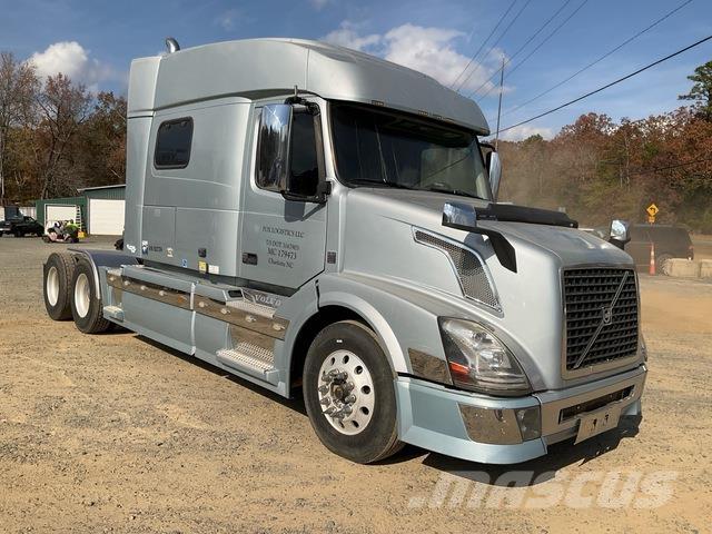 Volvo D13 中古トラクターヘッド | トレーラーヘッド