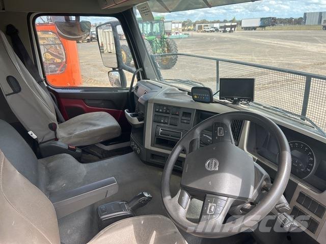 Volvo FM11 コンバイン／バキュームトラック