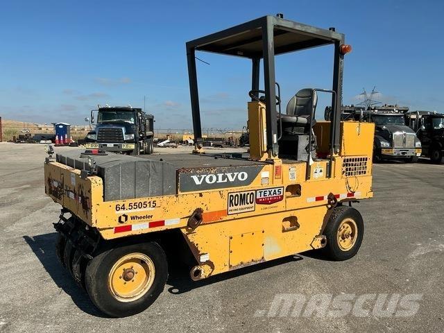Volvo PT125 タイヤローラ