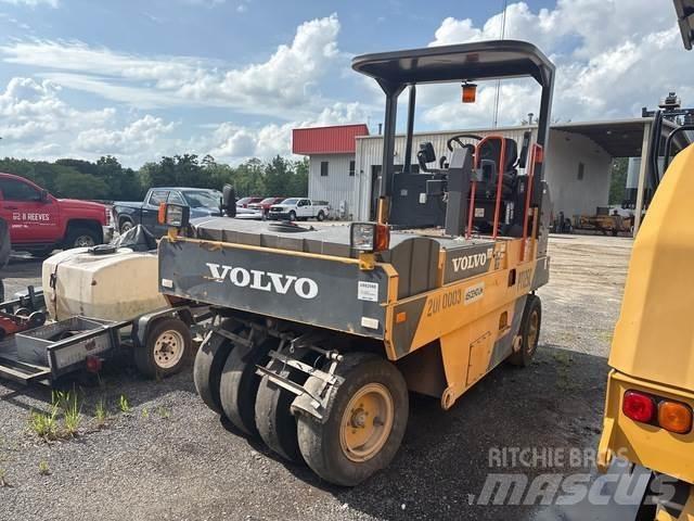Volvo PT125C タイヤローラ