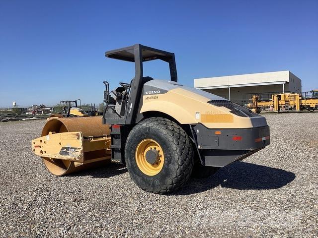 Volvo SD115 振動ローラ