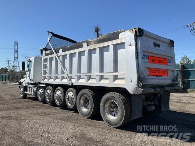 Volvo VHD ダンプ