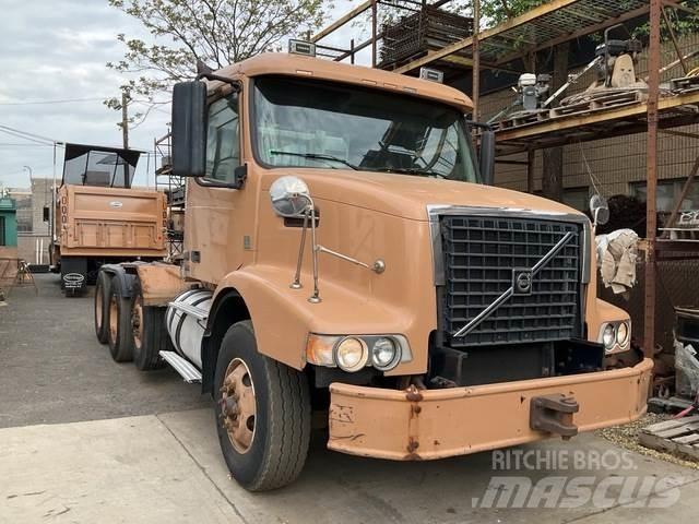Volvo VHD 中古トラクターヘッド | トレーラーヘッド