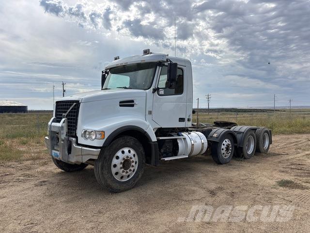 Volvo VHD 中古トラクターヘッド | トレーラーヘッド