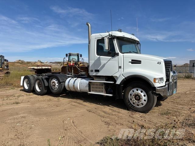 Volvo VHD 中古トラクターヘッド | トレーラーヘッド